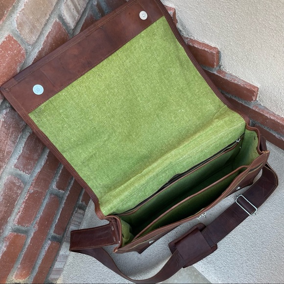 Handcrafted Artisan • Goat Leather Laptop/Book Messenger Bag - Picture 7 of 9